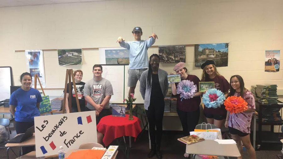 Students+in+French+Honor+Society+practice+their+French+skills+for+French+Immersion+weekend.