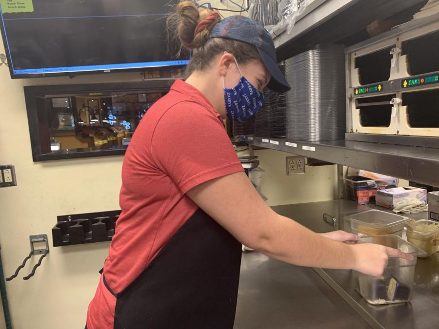 Lauren Wallace, Zaxby’s employee, changes out the dishes. 