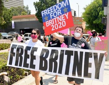 Protestors from the #FreeBritney movement outside a Los Angeles courthouse in August 2020.